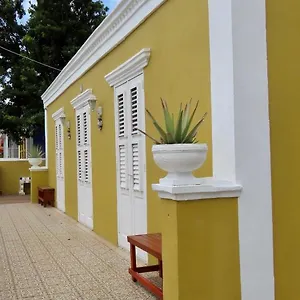 Historic Building The Palm Backyard Studio-apartment Willemstad, Curacao Feel Away From Willemstad